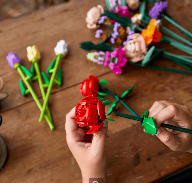 Конструктор LEGO Icons Botanicals Троянди фото