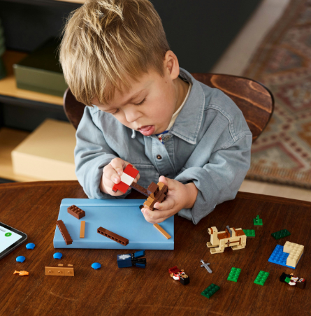Конструктор LEGO Minecraft Подорож на піратському кораблі фото